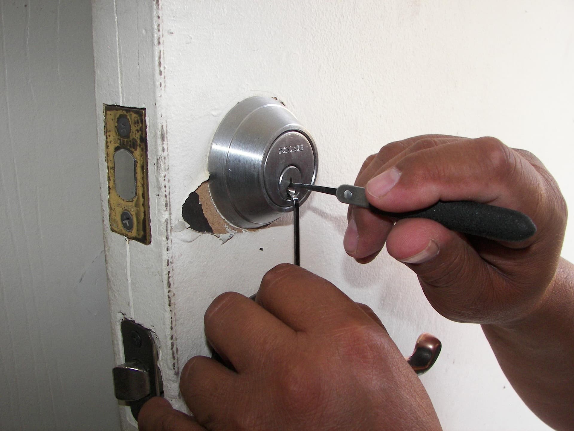 Locksmith Services in South Tampa: Auto, Residential & Commercial